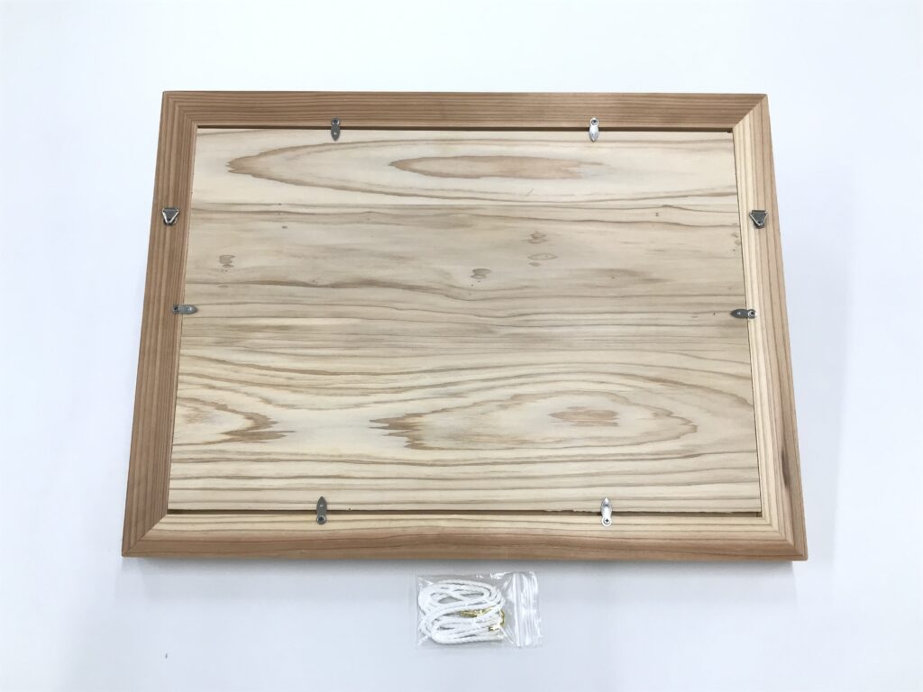 国産の杉を使ったSDGsな贈り物。木製賞状はお世話になった方の感謝状など に、トロフィーはスポーツ大会・イベントにぴったりです。